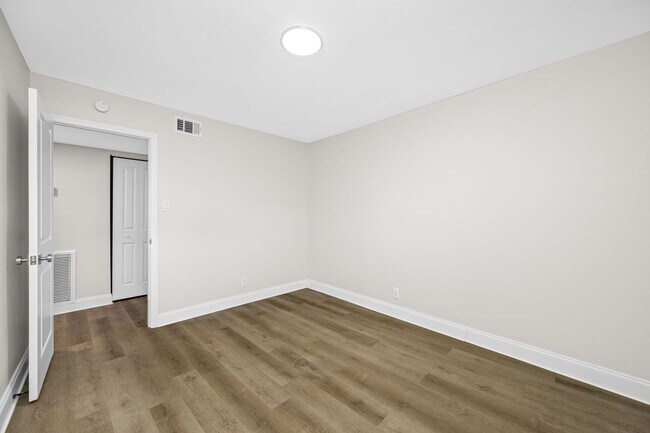 Building Photo - Davis Islands! RARE 3/2 FRESHLY RENOVATED,...