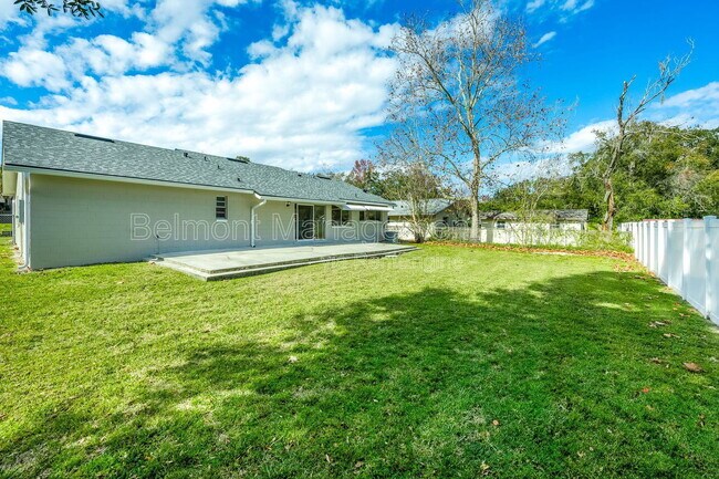 Building Photo - 605 Antilla Ave