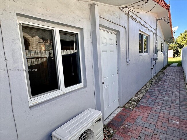 Building Photo - 8943 SW 25th St
