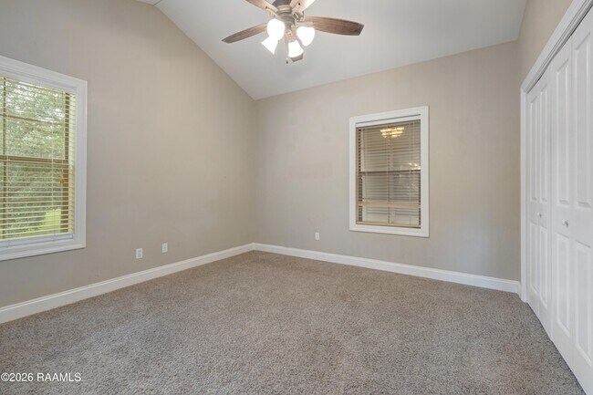 Building Photo - 701 W Taft St