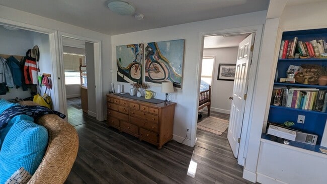 Building Photo - Our Western-Coastal Shabby Chic house Avai...