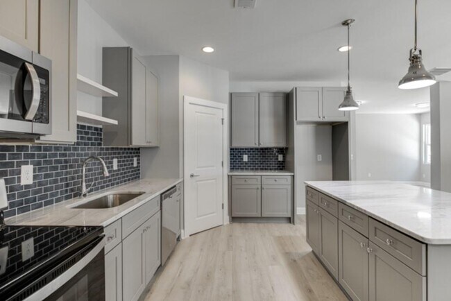 Building Photo - 1641 E Broad St