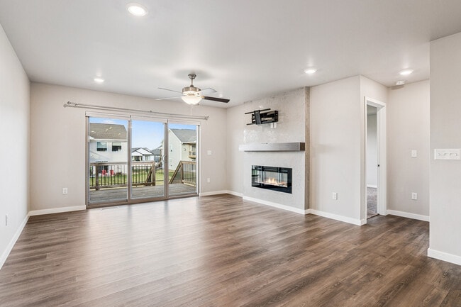 Building Photo - 785 River Bnd Ln