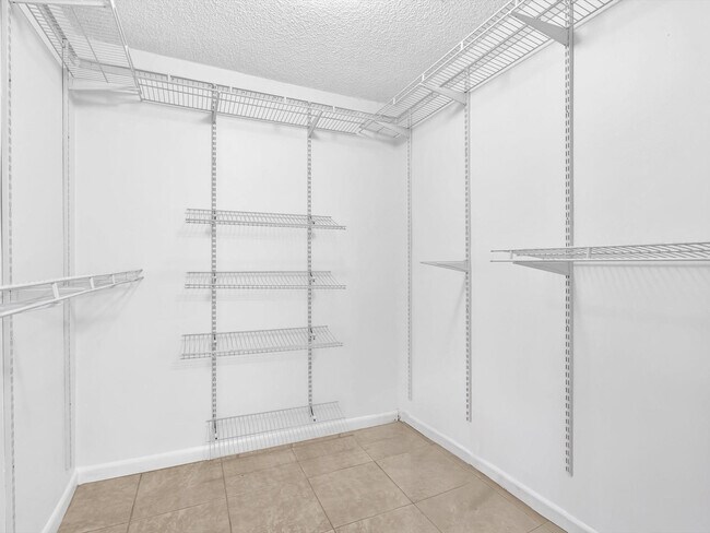 Building Photo - 1150 Hillsboro Mile