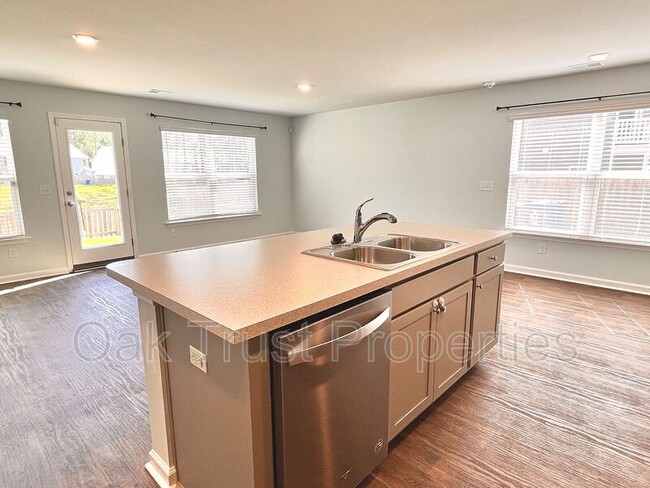 Building Photo - 129 Spencer Cir