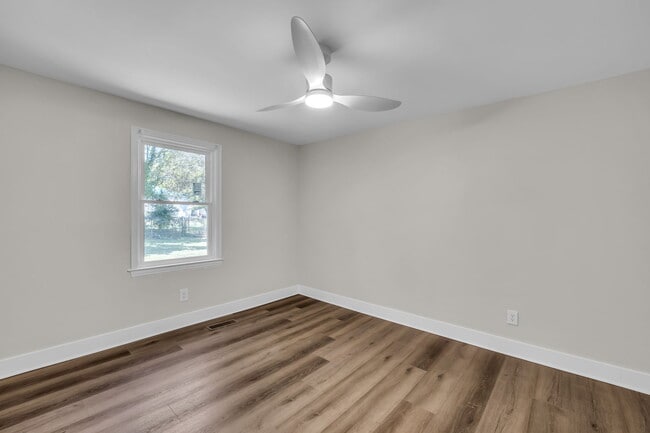 Building Photo - 285 Dixie Dr