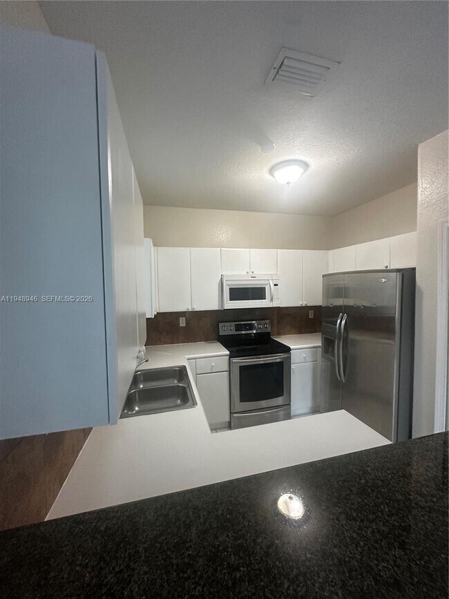 Building Photo - 2440 SE 14th Ave