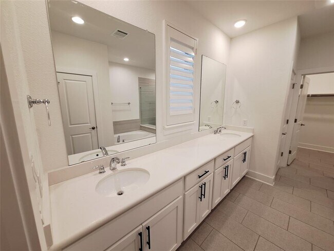 Building Photo - 1221 Brasano Pl