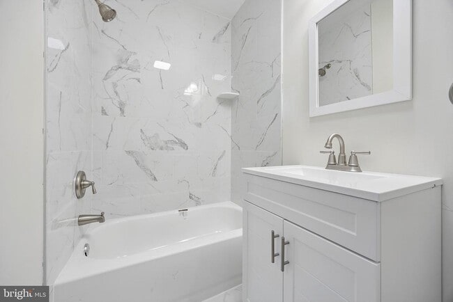 Building Photo - 1359 Crease St