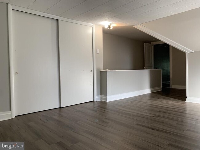 Building Photo - 512 3rd St