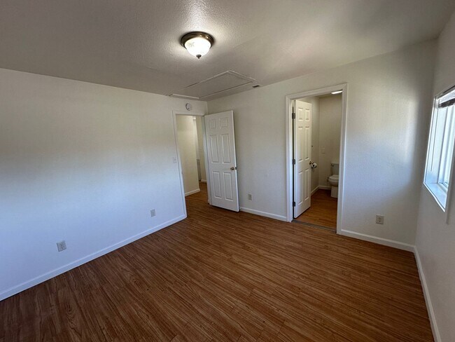 Building Photo - 311 5th St