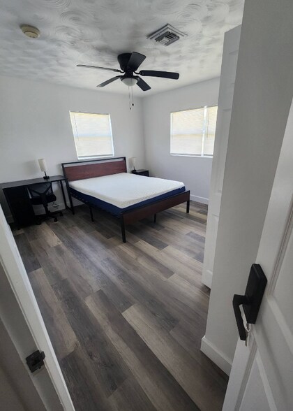 Building Photo - 814 Hall St