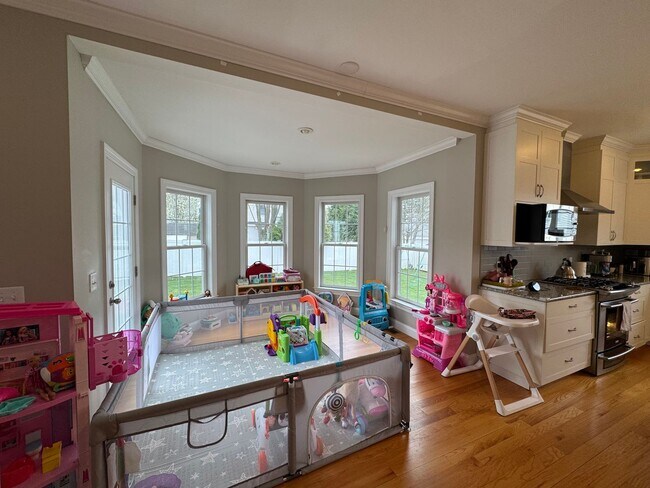 Building Photo - Waltham 3 bed 2.5 Bath