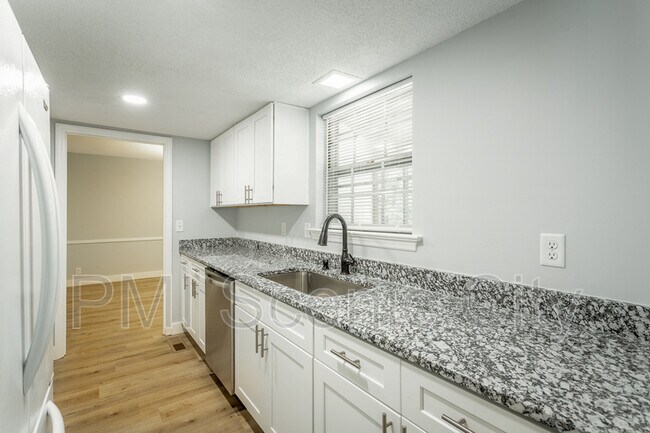 Building Photo - 508 Briar Park Ln