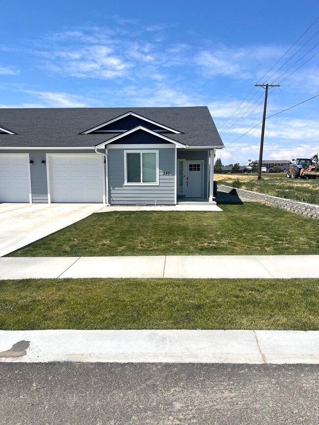 Building Photo - Gorgeous New Construction Townhome