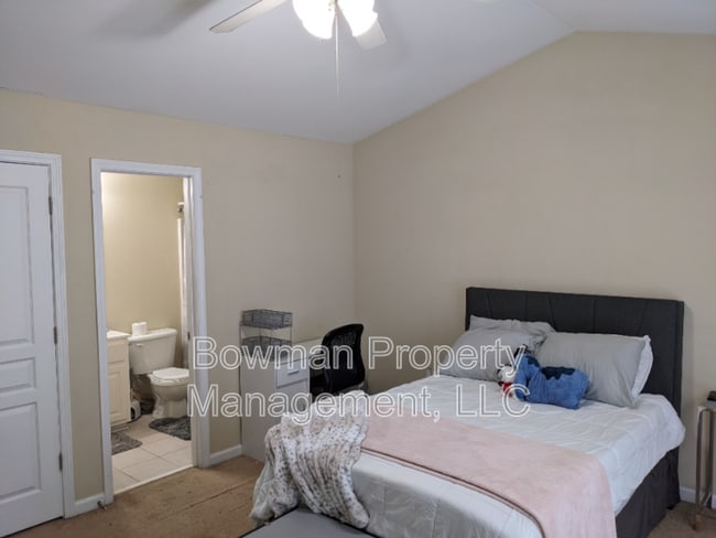 Building Photo - 490 S Barnett Shoals Rd