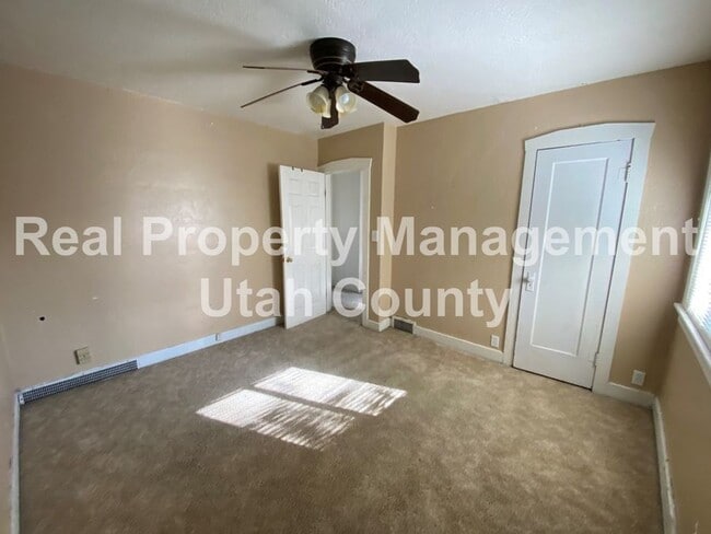 Building Photo - 341 N 400 W St