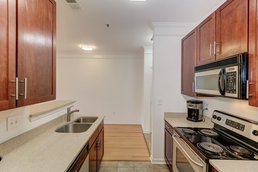 Building Photo - 1755 Central Park Rd