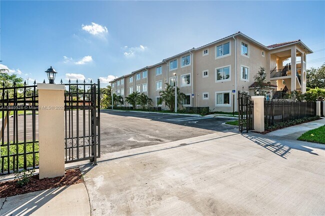 Building Photo - 2575 SW 64th Ave