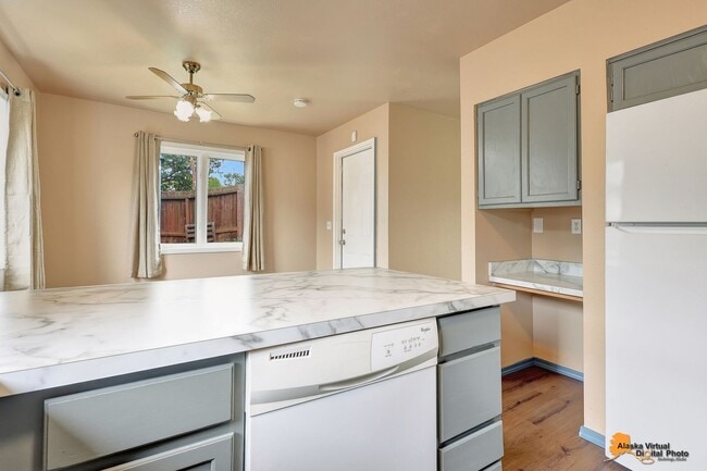 Building Photo - East Anchorage Home with In Unit Laundry a...