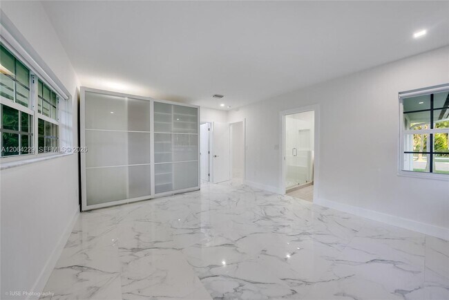 Building Photo - 52 Camden Dr