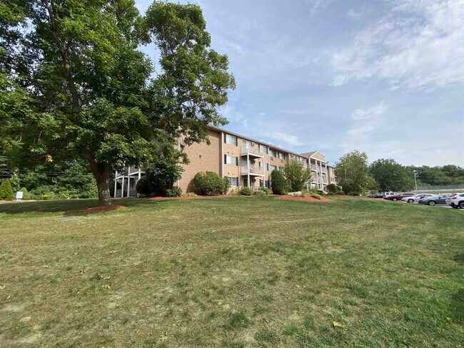 Building Photo - 385 Huse Rd