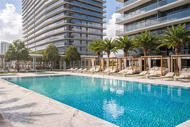 Building Photo - 1170 E Hallandale Beach Blvd