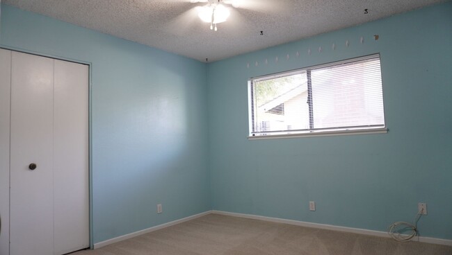 Building Photo - Single-Family Home in a Prime Location.