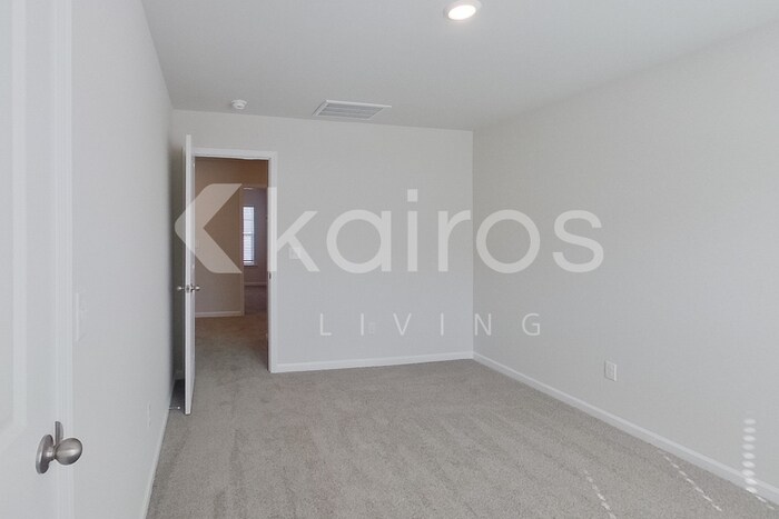 Building Photo - 2541 Banyon Cir