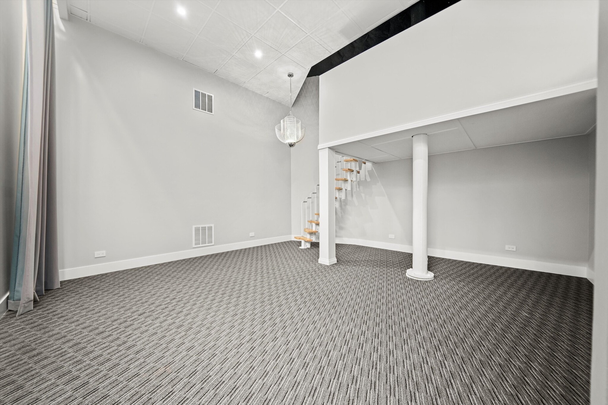Building Photo - 300 N Ogden Ave