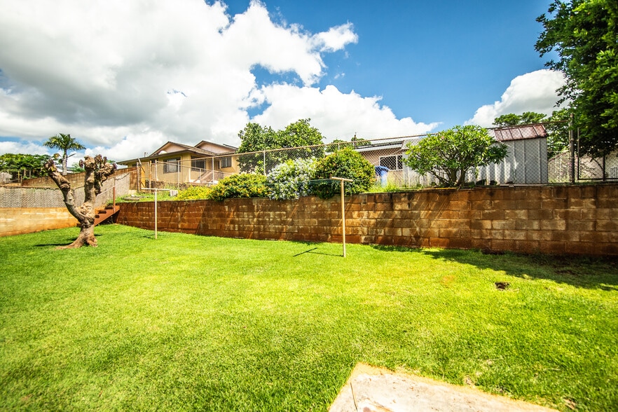 Back Yard - 94-872 Lumiholoi St