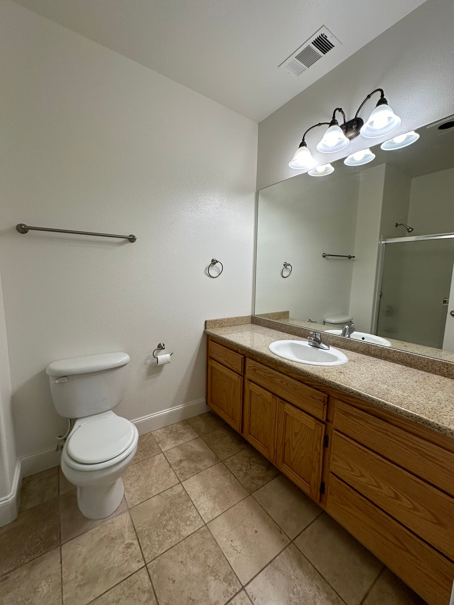 Building Photo - 818 Solano Cir