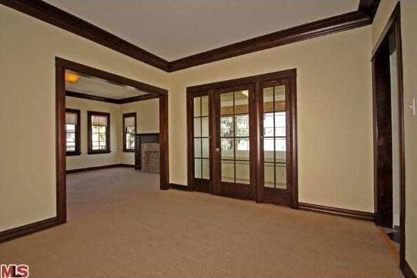 Building Photo - Hancock Park Duplex Upper Unit!