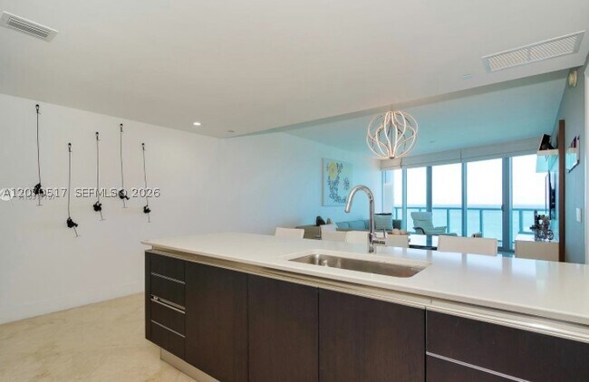 Building Photo - 17001 Collins Ave