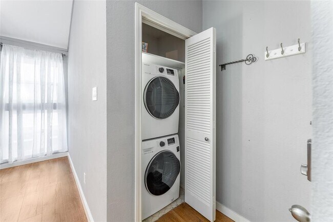 Building Photo - 1500 Woodlawn Blvd