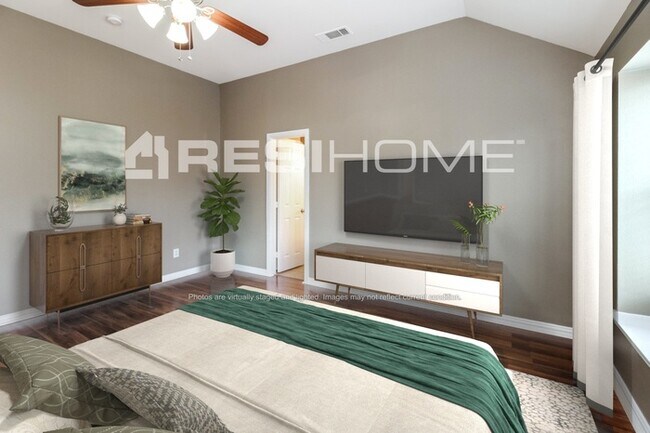 Building Photo - 130 Price Cir