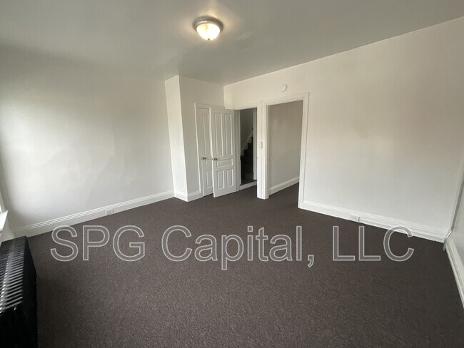 Building Photo - 730 W Mason Ave