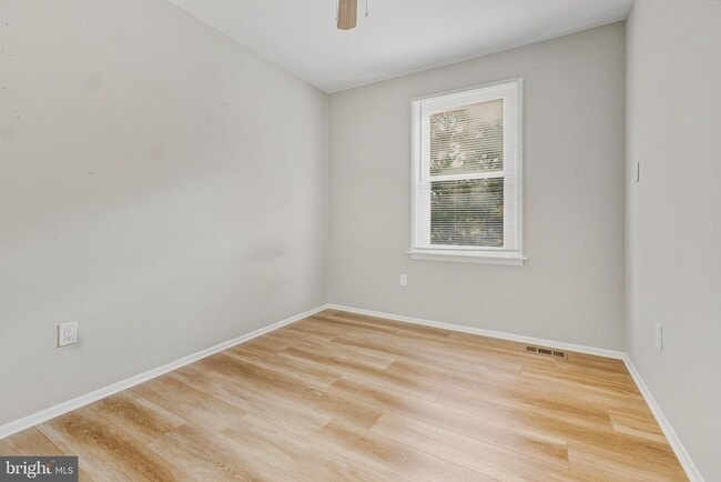 Building Photo - 18 Madison St