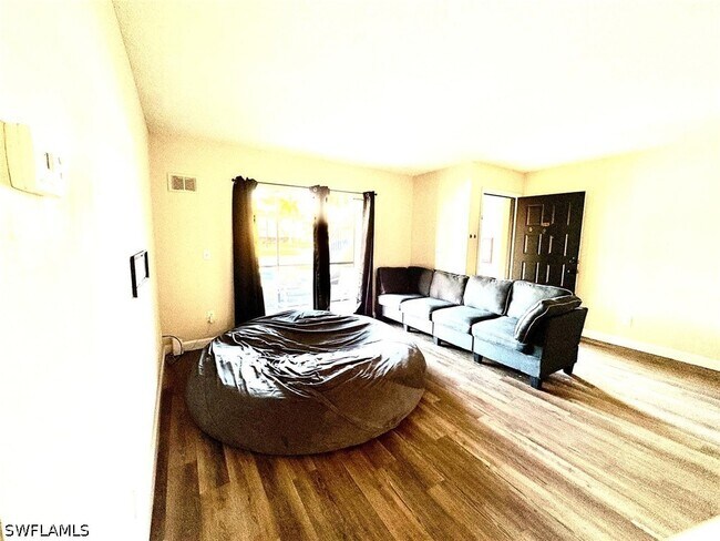 Building Photo - 5315 Summerlin Rd