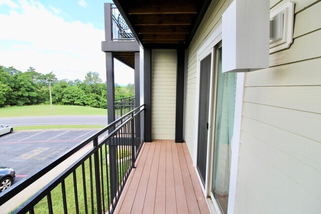 Building Photo - 1366H Hunters Rd