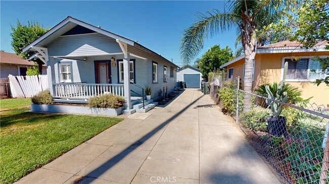 Primary Photo - 379 Palm Pl