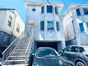 Building Photo - 162 W 53rd St
