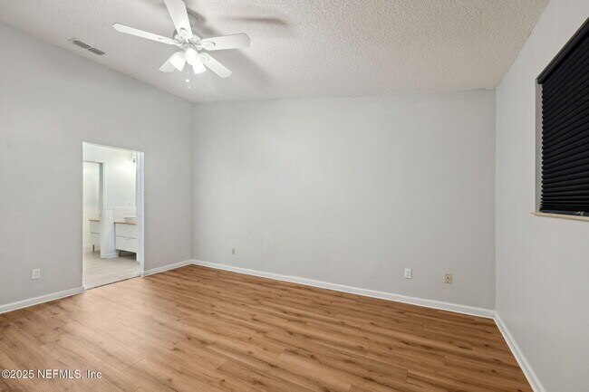 Building Photo - 85 Debarry Ave