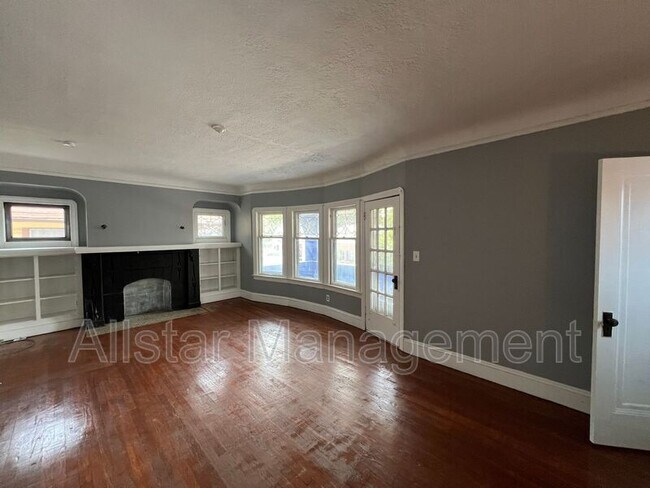 Building Photo - 3255 E 139th St