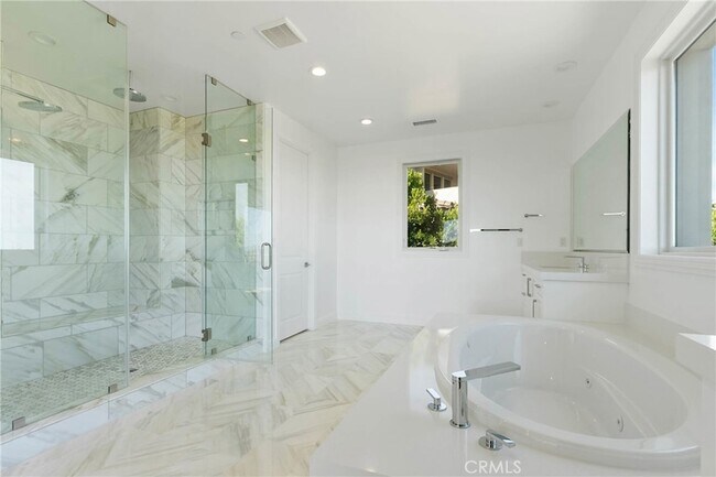 Building Photo - 20448 Liverpool Way