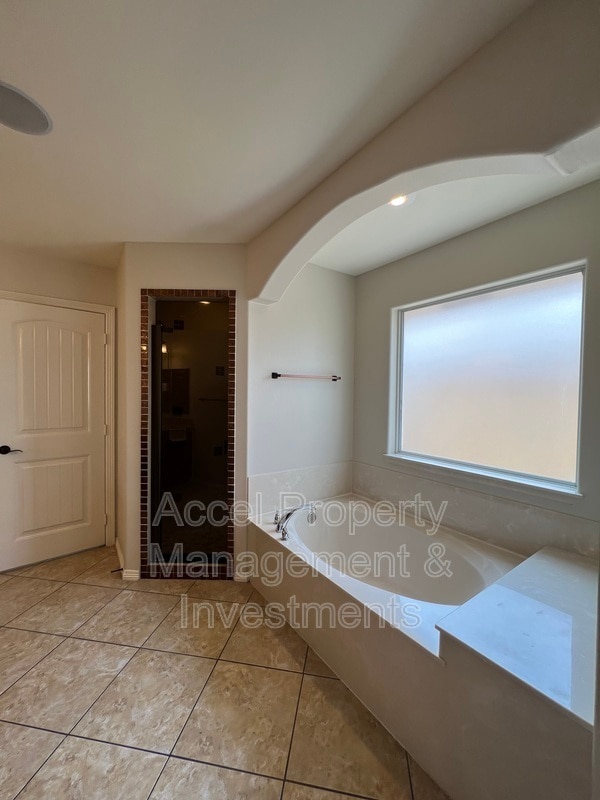 Building Photo - 2301 N 46th St