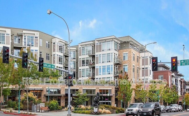 Building Photo - 211 Kirkland Ave