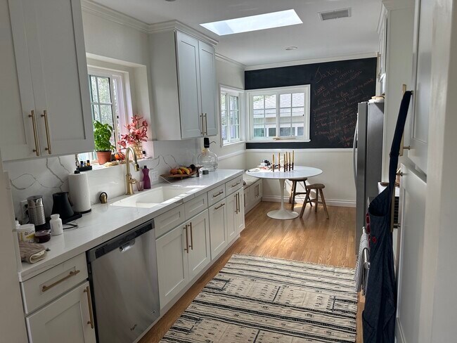 Building Photo - 1029 Chautauqua Blvd