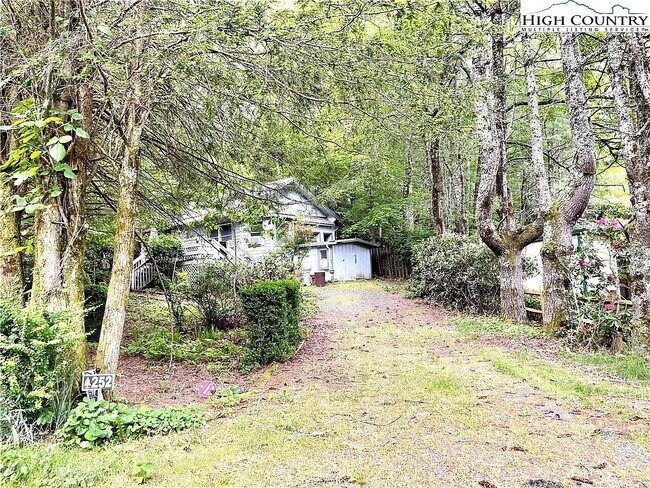 Building Photo - 252 Trillium Rd