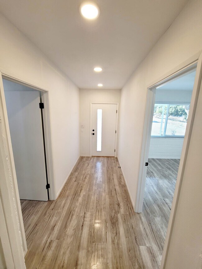 Building Photo - 36744 Vista del Lago St